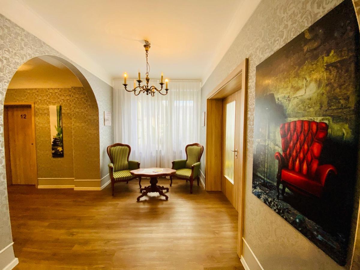 Gaestehaus Am Kurpark Hotel Garni Horn-Bad Meinberg Exteriör bild