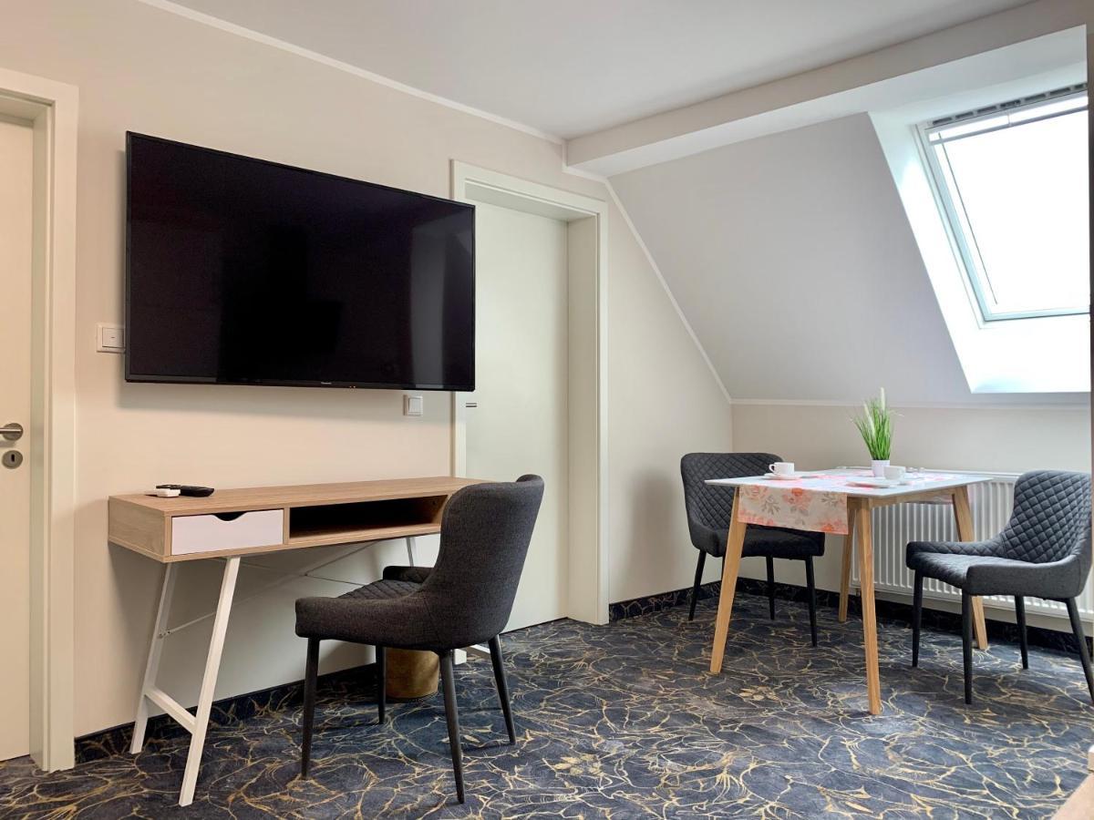 Gaestehaus Am Kurpark Hotel Garni Horn-Bad Meinberg Exteriör bild