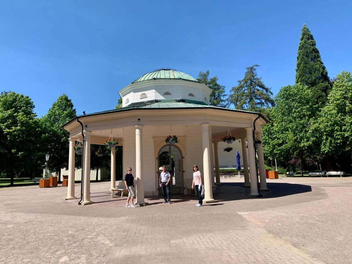 Gaestehaus Am Kurpark Hotel Garni Horn-Bad Meinberg Exteriör bild